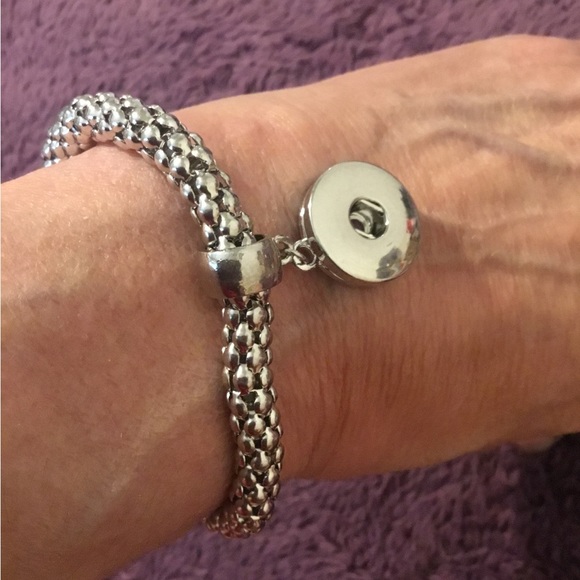 Adorable NEW Hello Kitty Silver Toned Fashion Charm Bracelet With Charms - Picture 11 of 15